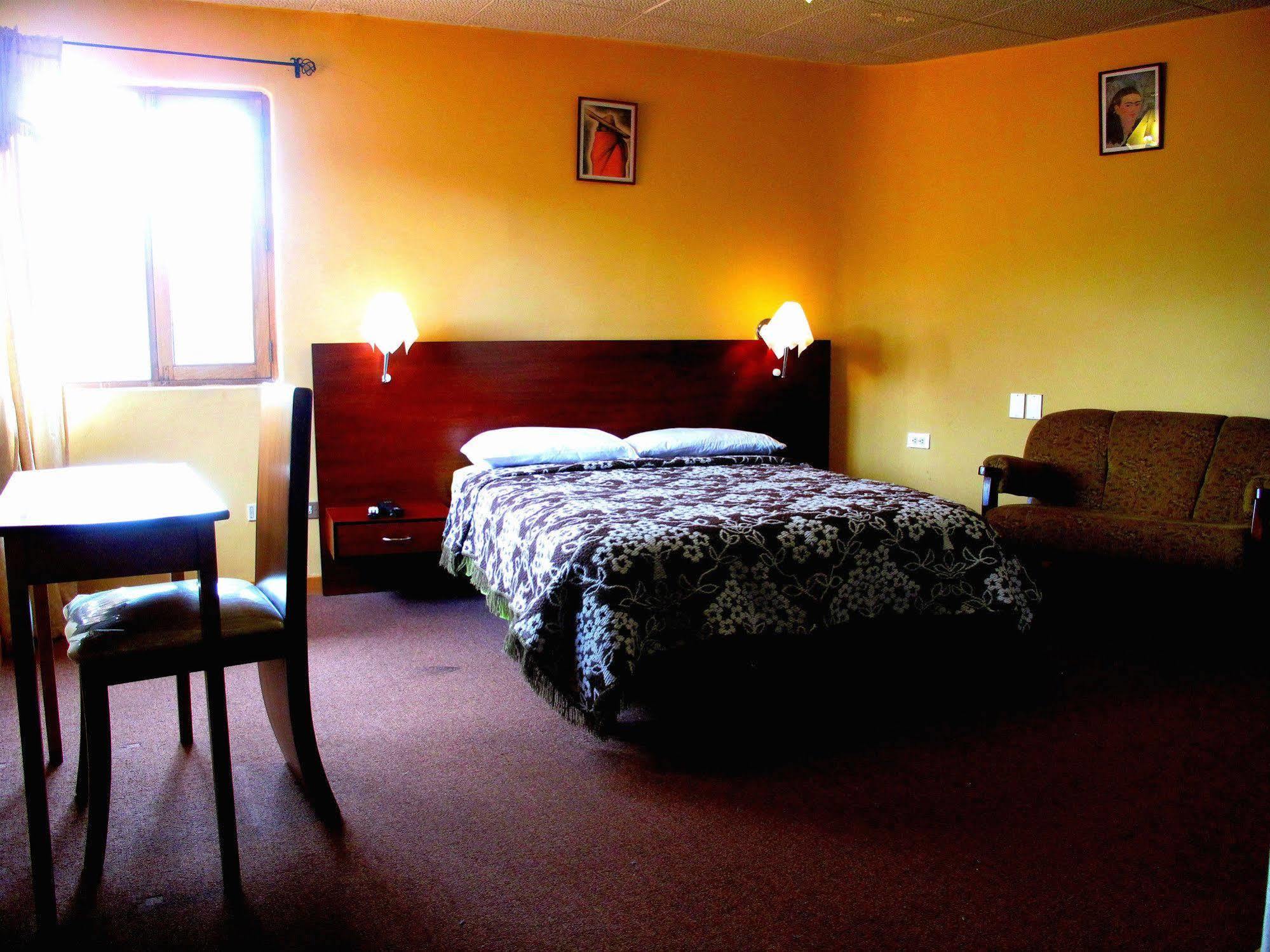 Aqua Hostal Mabel Cuenca Exteriör bild